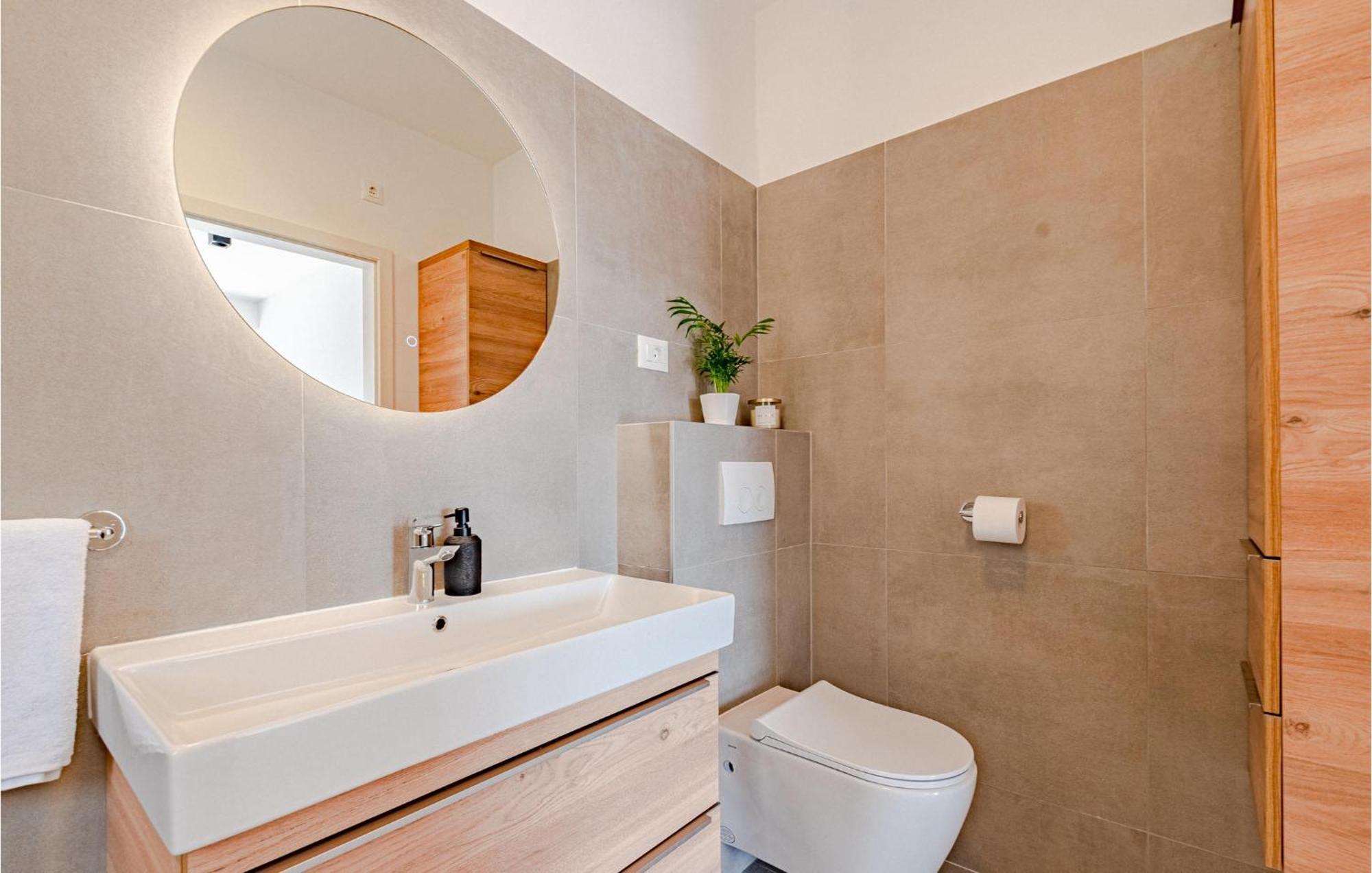 3 Bedroom Amazing Home In Blato Blato  Exterior photo