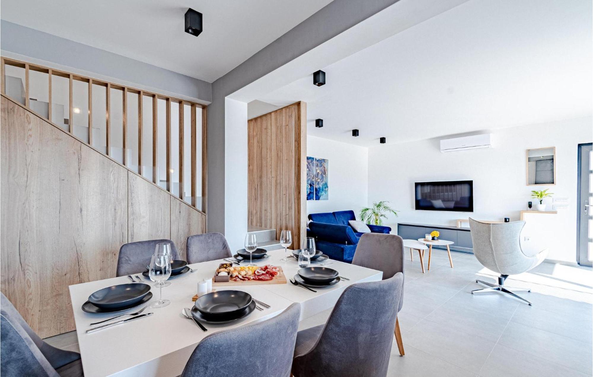 3 Bedroom Amazing Home In Blato Blato  Exterior photo